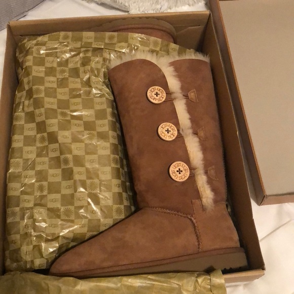 Bailey Triple Chest (Long tan button-up Ugg boots) - Picture 3 of 4